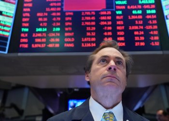 Nasdaq và VIX tăng, trong khi DAX 30 cùng với Dow Jones đang trên đà giảm