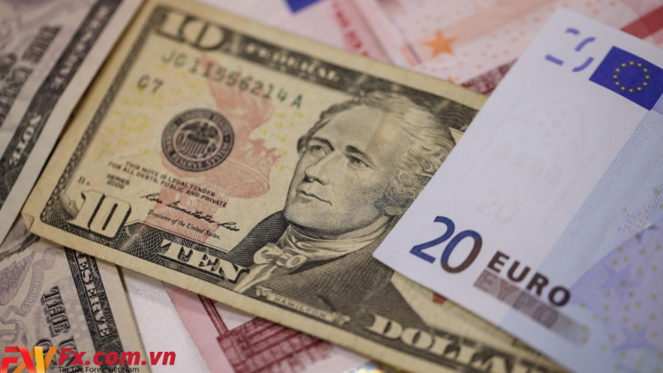 EUR/USD không giữ được trên mức ngang giá - giảm xuống mức thấp nhất vào 12 năm 2002