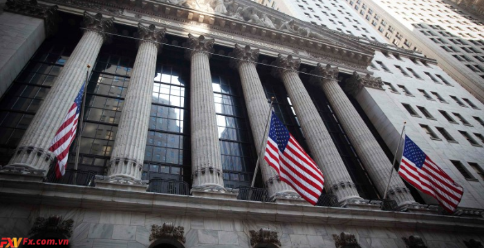 Chứng khoán Mỹ tăng vào thứ Hai sau thương vụ mua lại trị giá 3,2 tỷ USD của UBS và Credit Suisse