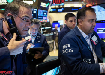Cổ phiếu đóng cửa tăng điểm, dẫn đầu là Dow khi các nhà đầu tư quan tâm hơn về tỷ giá