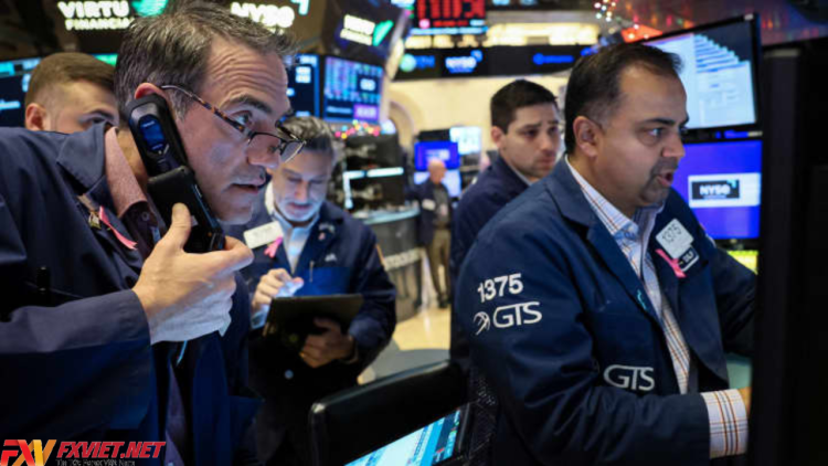 Cổ phiếu đóng cửa tăng điểm, dẫn đầu là Dow khi các nhà đầu tư quan tâm hơn về tỷ giá